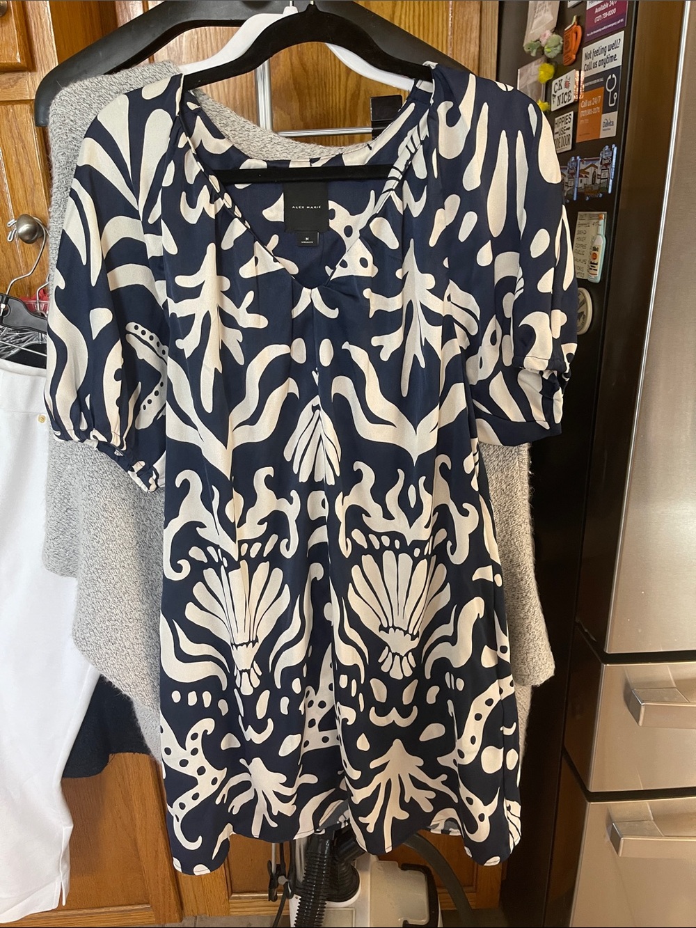 Alex Marie Blue and White V-Neck Shell Print A-Line Dress Medium